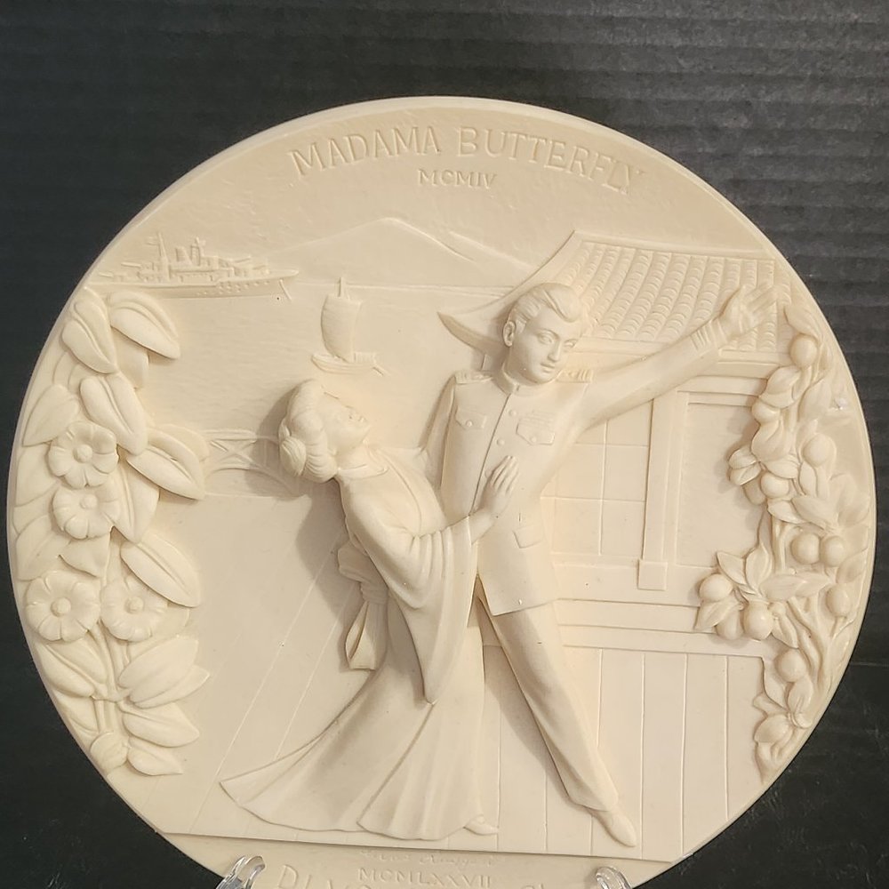 Rare Find LaScalla Italian Grand Opera Theater Ivory Alabaster Plate Madame Butt
